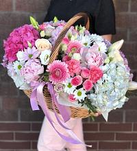 Композиция солнечный день в Мамайка Цветочная композиция из Розы, Хризантемы, Пионы и Лизиантусы в корзине в Мамайка