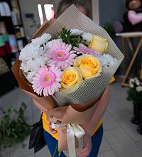 Букет цветов из:  Герберы, Розы и Хризантемы в Мамайка