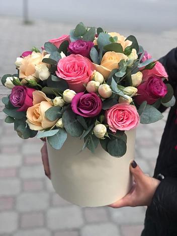 Цветочная композиция из Розы в шляпной коробке в Мамайка