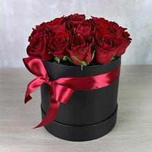 Цветочная композиция из Розы в шляпной коробке в Мамайка